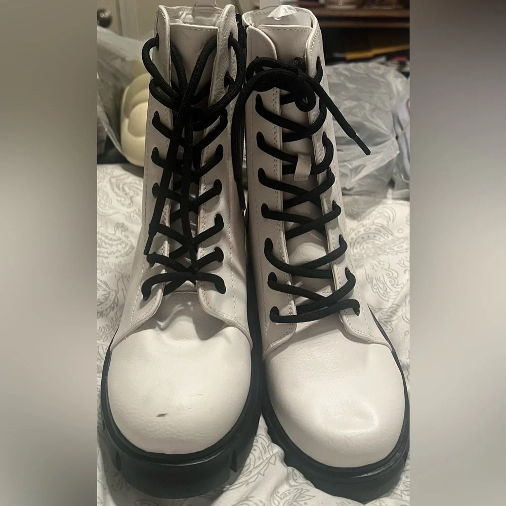 Mia‎ | White Tango Tauren Combat Boots | NEW!!!🖤